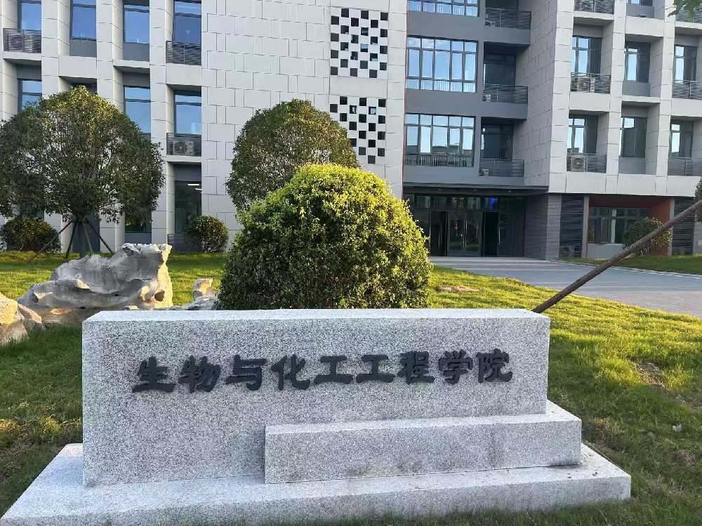 康马县扬州职业大学体育场高杆灯项目